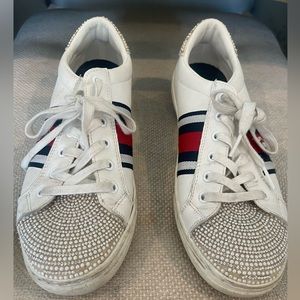 SOLD - SKETCHERS white tennis shoe